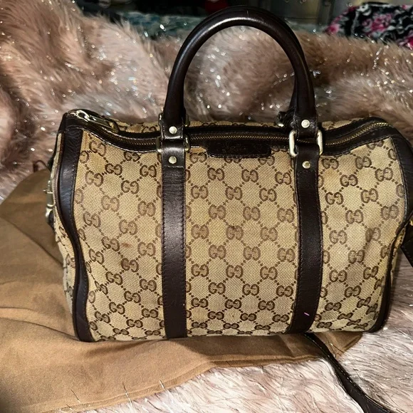 Authentic Vintage Gucci Boston bag I believe from the 90’s - Picture 2 of 16
